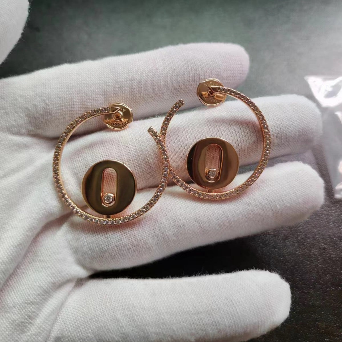[Sprite Jewelry] Move Hoop Earrings, Yellow Gold Pave Diamonds with Moving Diamond