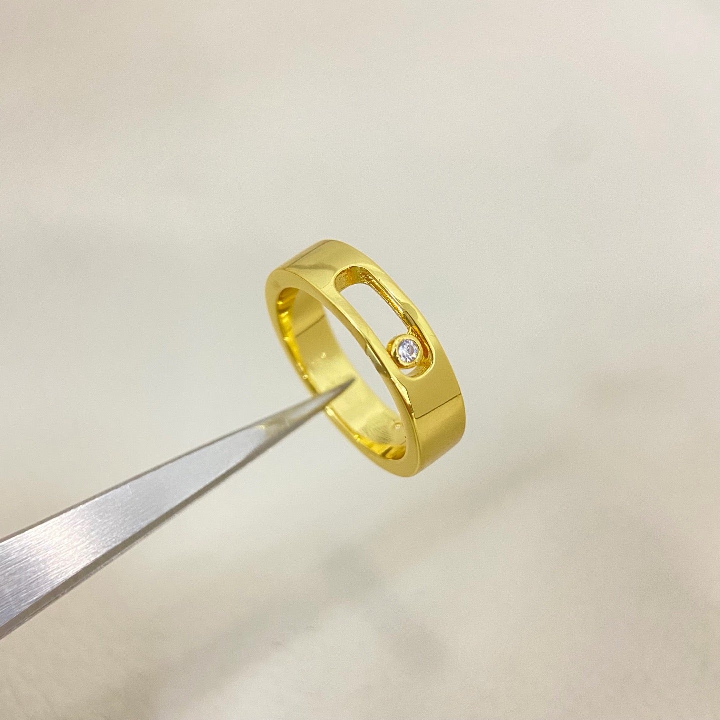 [Sprite Jewelry]Move Wide Band Single Moving Diamond Ring