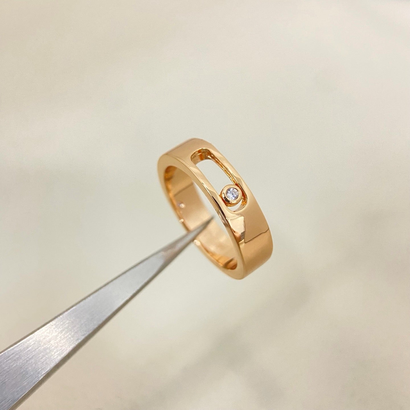 [Sprite Jewelry]Move Wide Band Single Moving Diamond Ring