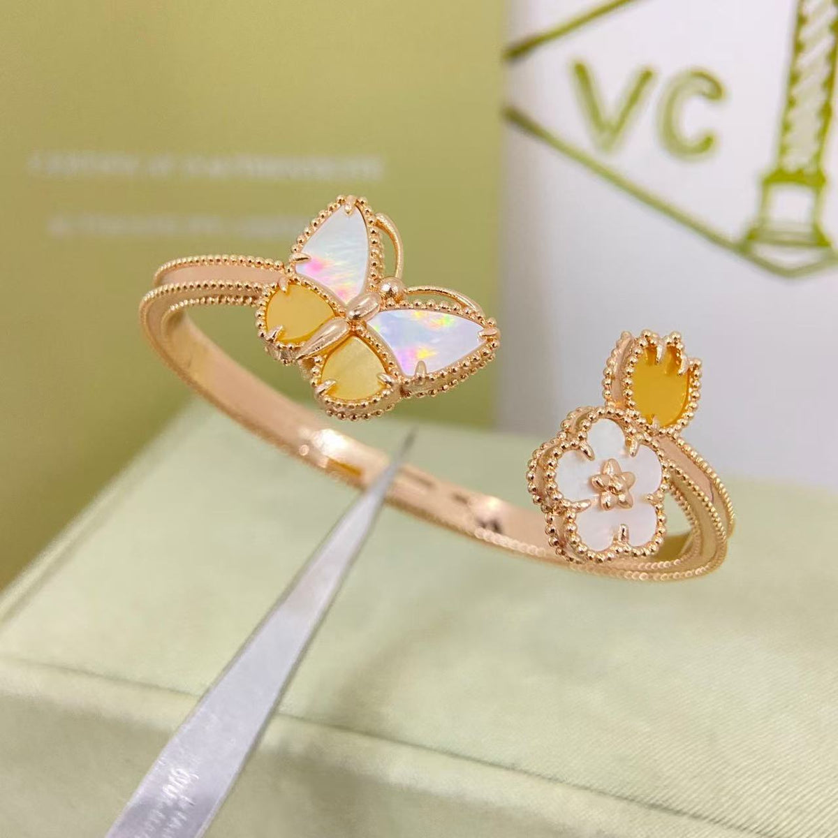¡®SpriteJewelry¡¯Lucky Alhambra Butterfly & Clover Open Bangle,