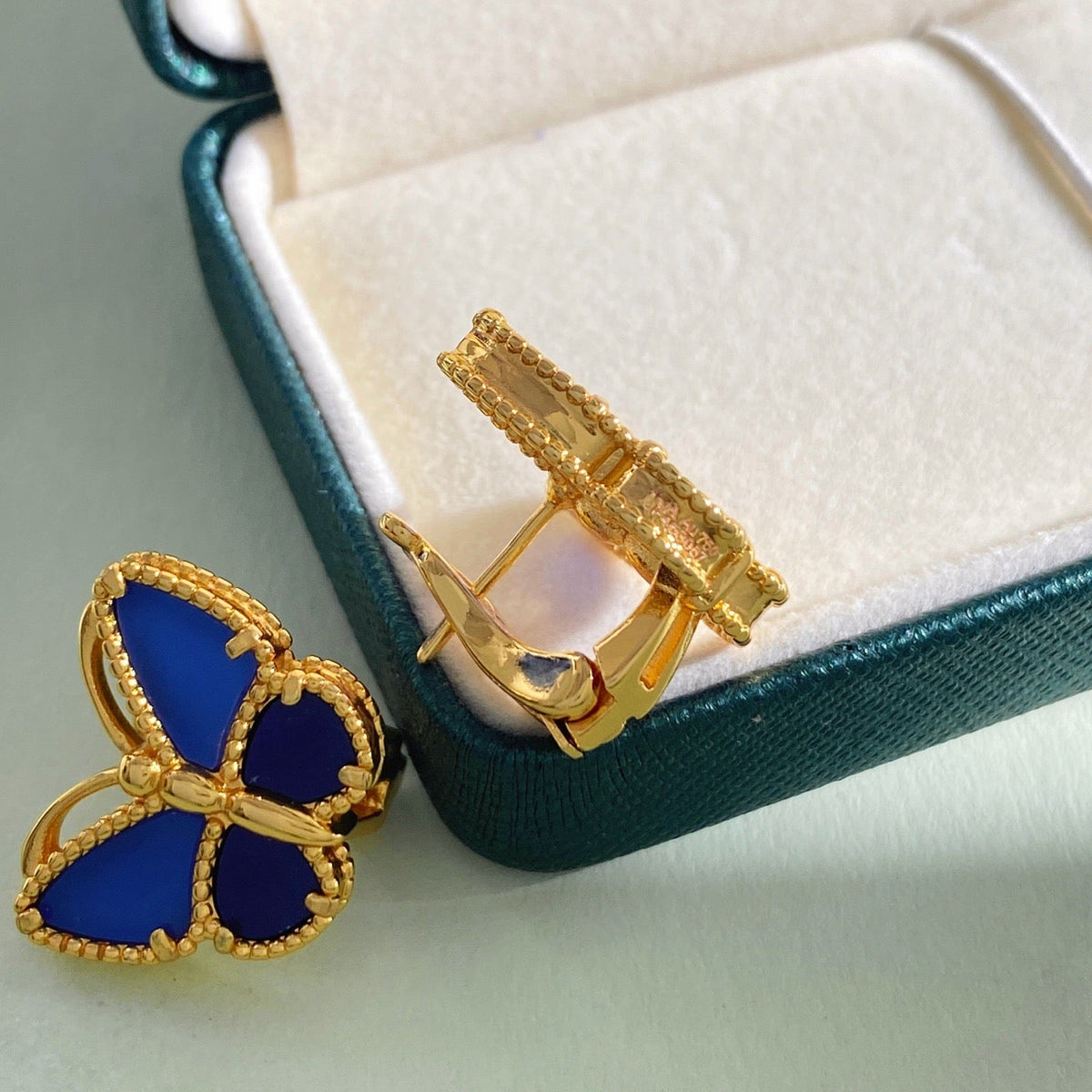 ¡®SpriteJewelry¡¯ Sweet Alhambra Butterfly Earstuds, Blue Chalcedony