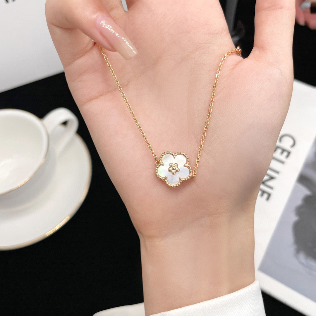 ¡®Sprite Jewelry¡¯LUCKY  WHITE MOP  PLUM BLOSSOM NECKLACE
